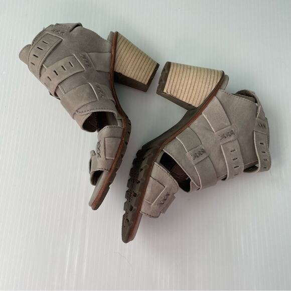 Sorel Nadia buckle stacked heel sandal strappy color is Kettle grey/beige - Picture 3 of 10